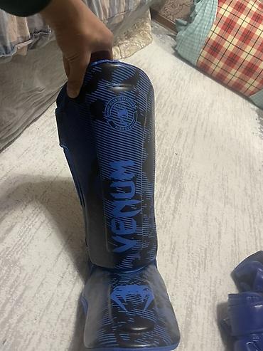 тхэквондо обувь: Набор для единоборств Venum (синий/черный): - Перчатки боксерские на — 3