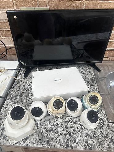 dvr hikvision: HP N246V modeli monitor və Hikvision brendinin nəzarət kamera sistemi — 1