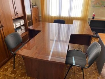 б у офисный мебель: Офистик Стол, түсү - Күрөң, Колдонулган