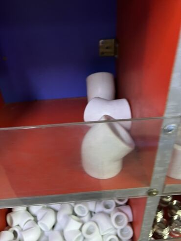 фитинги для пластиковых труб: Угольник (45°, 90°), Пластик