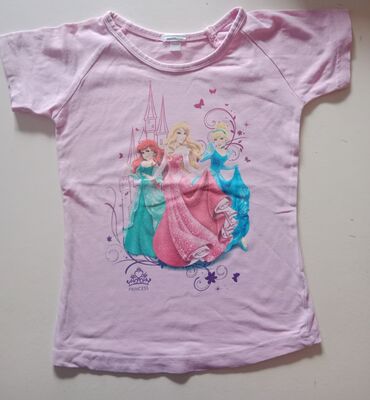 majica velicina s: Majica C&A Disney princeze 🩷 Veličina 110-116 cm pamuk sa