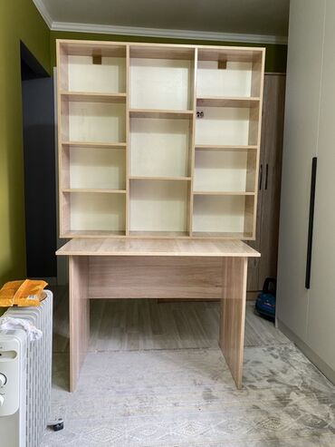 красивый письменный стол: Жазуу үстөл, Колдонулган