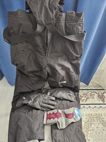 спорт перчатки: Продаётся комбинезон горнолыжный женский, новый, размер 44-46