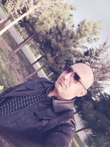 Inzibati heyət: Wexsi surucu iwi axtariram 40 yawim var Merdekan terefde qaliram.Ciddi