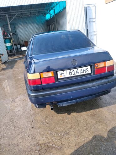 Volkswagen Vento: 1992 г., 1.8 л, Механика, Бензин
