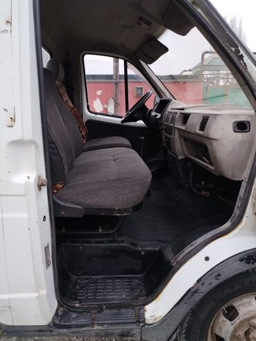 Yük maşınları: QAZ 2000 il, motor 2.4 l — 6