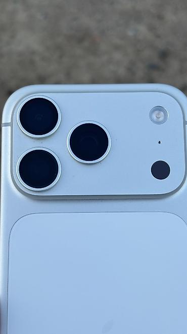 телевизор ч б: IPhone 17 Pro, Б/у, 256 ГБ, White Titanium, Защитное стекло, Чехол, 99 % — 2