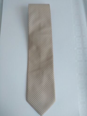hugo boss prsluk: Hugo Boss kravata, original, jednom nosena bez mane. 100 %"svila