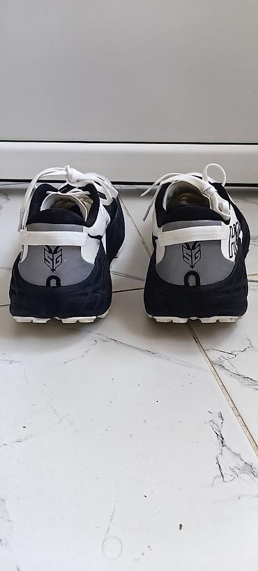 смарт часы наушники: Кроссовки HOKA Speedgoat 7 (черно-белые) - Тип: трейл‑кроссовки для — 2