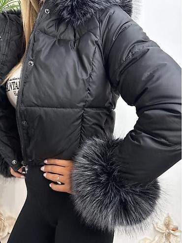 Zimske jakne: Ženska kratka štepana jakna sa kapuljačom. Ovaj model jakne ima — 3