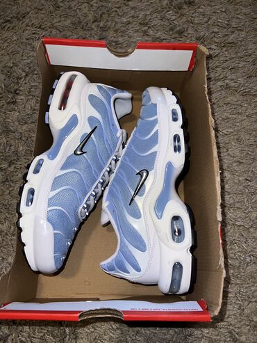 Women's Sneakers and athletic shoes: Nike, 40 — 6