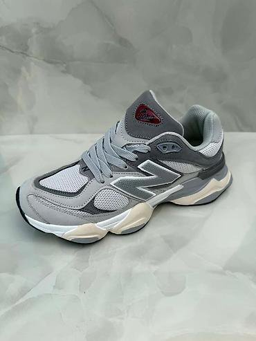 kronos patike: NB 9060
A klasa
36-45 
4200 din — 3