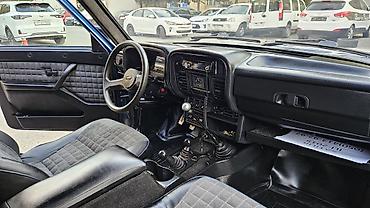 niva qapısı: VAZ (LADA) 4x4 Niva: 1.7 l | 2015 il Ofrouder/SUV — 2