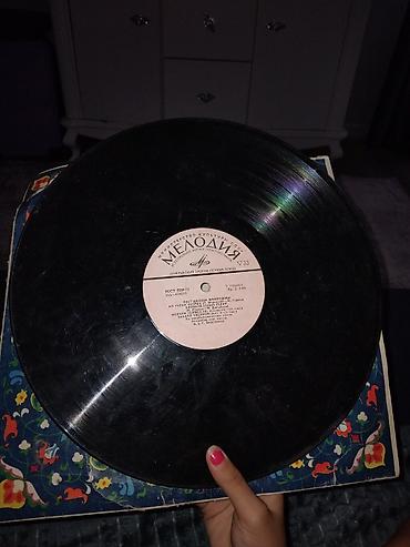 Vinil vallar: Vinil val, Folk, 1977 il, Ünvandan götürmə — 12