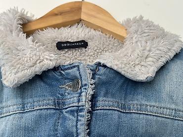 kurtkalar 2025: DSQUARED2 brendindən açıq mavi rəngli qadın cins pencəyi. Bu qısa — 2