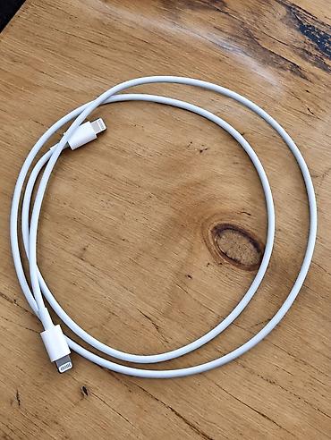 Mobil telefon və aksesuarlar: Orginal iphone adaptr ayrıda satılır Dəstdə başlığı 15 azn və şunuru — 2