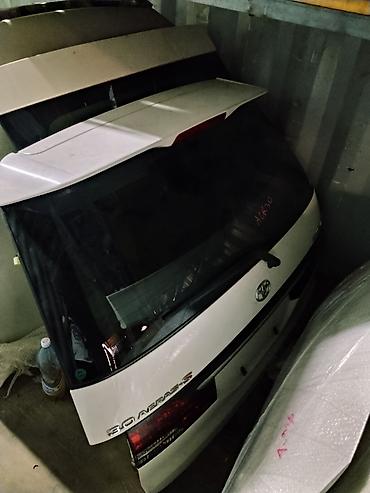 Задняя дверь (пятая дверь/крышка багажника) Toyota Ipsum 240S (ACR30)
