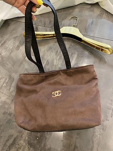 Çantalar: Chanel tote çantası – qəhvəyi süet gövdə, qara dəri qolbaqlar və ön — 5