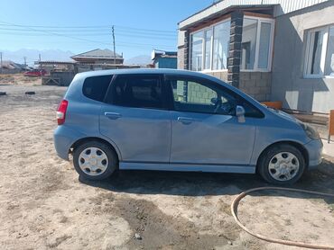 машина на обмен с доплатой: Honda Fit: 2002 г., 1.3 л, Вариатор, Бензин, Хэтчбэк