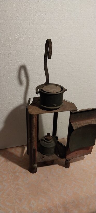 Stare vaze i dekor: Antikvarna metalna fenjer-lanterna sa uljanom lampom i staklenim — 2