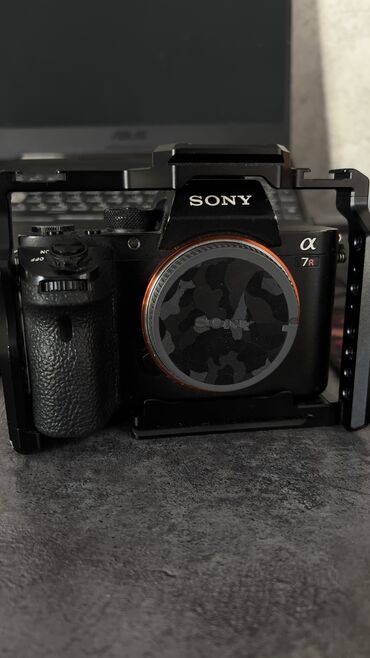 Видеокамеры: Камера sony a7 r2, цена низкая из того что не работает центральная
