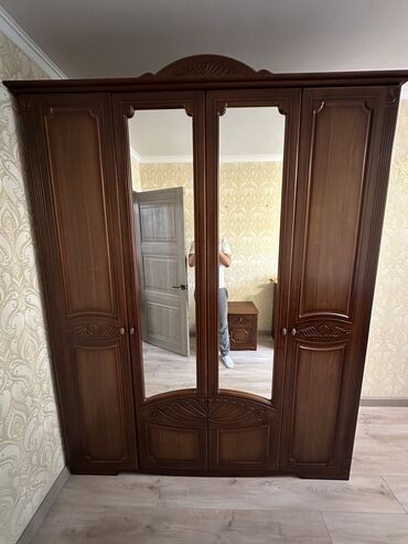 мебель для кафе бу: Уктоочу бөлмө гарнитуру, Колдонулган, Эки кишилик керебет, Комод, Трюмо, Белоруссия, Жыгач, түсү - Кызыл