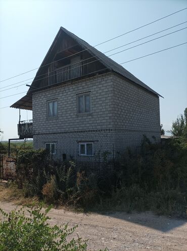 продается дом осабьняк: Дача, 250 кв. м, 4 бөлмө, Менчик ээси, Эски ремонт