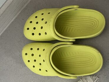 женские летние обуви: Босоножки, 36.5, Crocs, Б/у, цвет - Зеленый, Самовывоз, Платная доставка