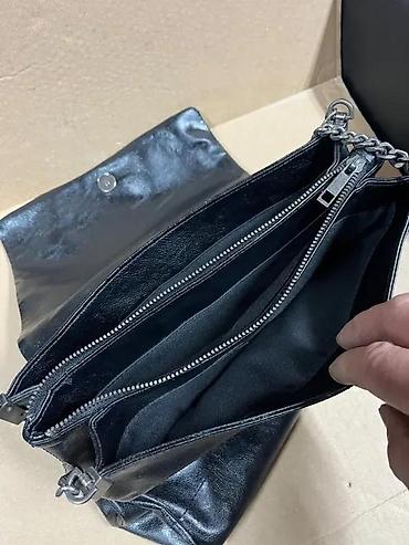 Modni rančevi: Crna ženska torba preko ramena - Materijal: veštačka koža (sjajan — 5