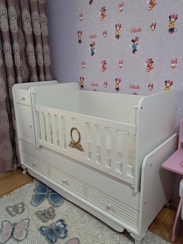 2 qapili dolablar: Uşaq beşiyi – funksional kombinə edilmiş model - Rəng: ağ, ön paneldə — 2