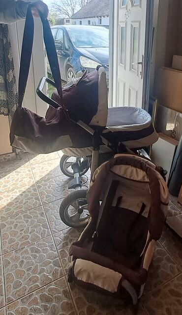 kolica za bebe: Kolica koriscena u ispravnom stanju nosiljka i torba. brzo se sklapau