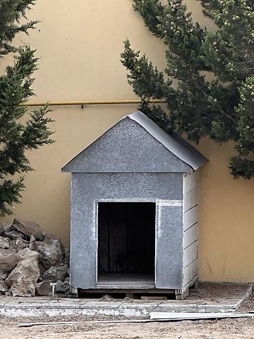 keramoqranit döşəmə: Metaldan it evi/budaq daxması - Material: sinklənmiş metal örtük və — 1