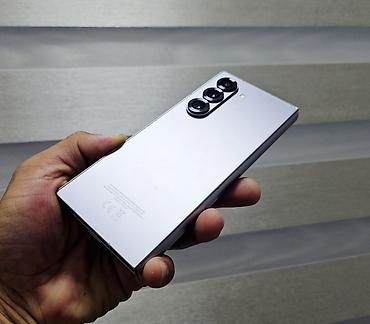 z fold 3: Samsung Galaxy Z Fold6, Б/у, 256 ГБ, цвет - Серебристый, 1 SIM, 2 SIM, eSIM — 2