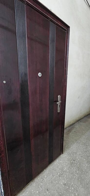 Furnitura və aksessuarlar: İdeal vəzyətdədir yeni kimidir rasiya istehsalıdır qiymət 180m