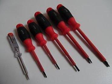 Setovi ručnog alata: Set odvijača sa ispitivačem napona (tester) Sadržaj kompleta: - Ravni — 9