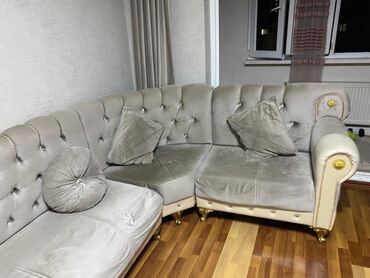 Uşaq və gənc otağı üçün dəstlər: Künc Divan yaxşı vəziyyətdə. Ölçüsü 1.90/2.20 sm.Qiyməti 280