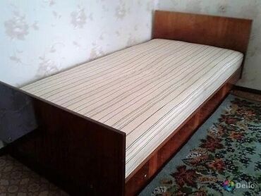 Кровати: Срочно продаем : 2 кровати Полуторки. 2 стола со встроенными