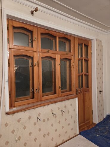 söküntü taxda: Taxta pəncərə və eyvana çıxış qapısı dəsti Taxta pəcərə-qapı. 2