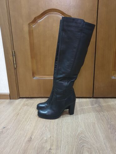 женские сапоги кожаные италия: Сапоги, 39, цвет - Черный