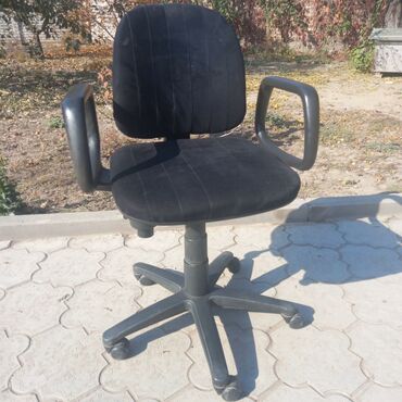 офисное кресло бишкек: Офисное кресло, Б/у, С колесиками, цвет - Черный