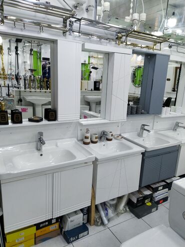 moydadir hamam ucun: Ağ rəngdə, müxtəlif dizaynlarda tualet dolabları. Dolablar güzgü ilə
