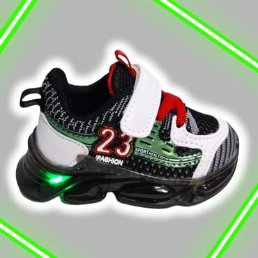 Patike: Svetlece patikice za najmanje stopalce Vrlo lagan model koji ima — 8