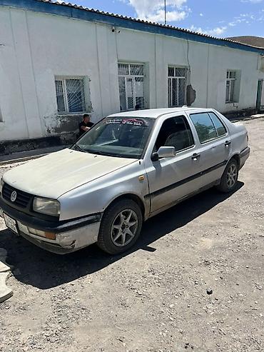 385 55: Volkswagen Vento: 1993 г., Механика, Седан — 3