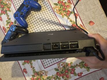 игры на пс4: Sony PlayStation 4 Slim konsolu əlavə olaraq iki ədəd DualShock oyun