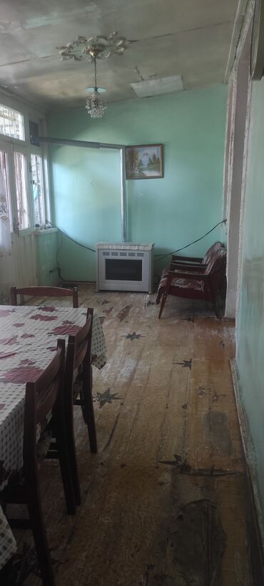 Həyət evləri və villaların satışı: Salam. Allah alanada satanada xeyir versin. Ev 2 otaq 1 zaldir. Boyuk — 4