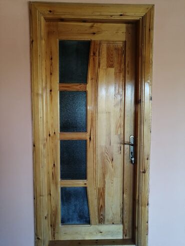 plasdiq qaplar: Qapı 2 ədədi.Təmiz taxtadı biri 50 AZN ölçü Eni 100,hündürlüyü 2,30