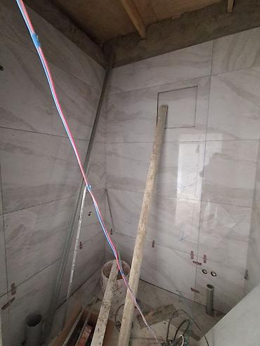 Həyət evləri və villaların satışı: Satılır: həyət evi Ümumi təsvir: - Bir mərtəbəli həyət evi, girişdə — 8