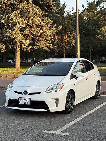 Toyota Prius: 2015 г., 1.8 л, Вариатор, Гибрид, Седан lalafo.kg да Toyota Prius: 2015 г., 1.8 л, Вариатор, Гибрид, Седан