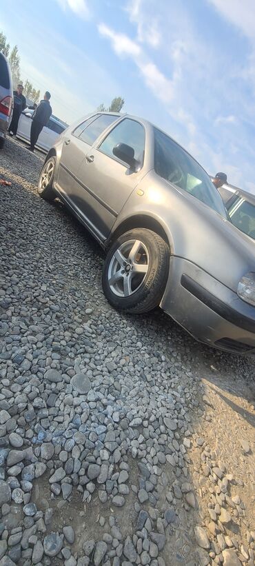 volkswagen passat 2002: Volkswagen Golf: 1998 г., 1.4 л, Механика, Бензин, Хэтчбэк