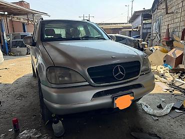 a class mercedes: Mercedes-Benz M-Class (W163) SUV - Gümüş rəngli kuzov, 5 qapı, dam — 1
